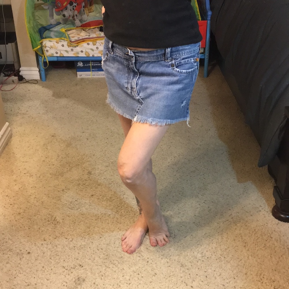 Great cond Hollister distressed jean skirt - Picture 3 of 8